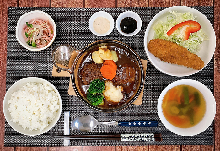 ⑥煮込みチーズインハンバーグ