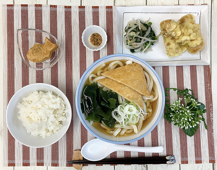 ⑩うどんメニュー(きつねうどん・たぬきうどんなど)