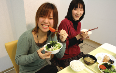 栄養バランスの考えられた学生寮の食生活