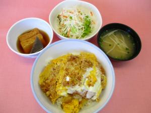 ・ロースカツ丼 やわらかなトンカツと玉葱をだしの効いた丼つゆで味付けし、卵でふっくらととじました