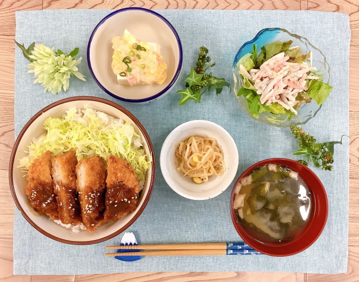 ④味噌カツ丼